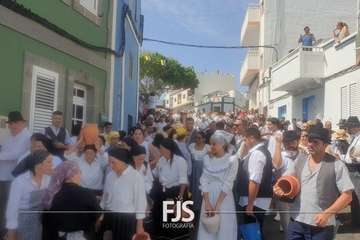Unas 5.000 personas se remojan en la primera Traída del Agua tras la pandemia/Francisco Javier Santana y TA.